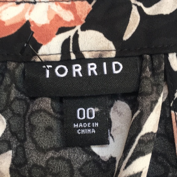 TORRID Cool Comfy Summer Lightweight Georgette Sleeveless Floral Long Line Tunic - Picture 14 of 16